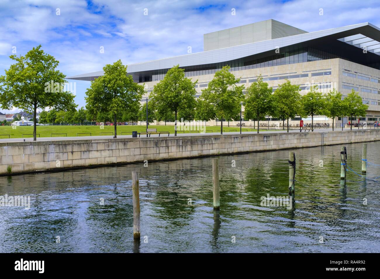 Dania - région Nouvelle-zélande - nowoczesny Kopenhaskiej Krolewskiej budynek Opery na Holmen Denamrk - Nouvelle-Zélande - Copenhague , bâtiment moderne de l'Opéra Royal de Copenhague sur l'Holmen Banque D'Images