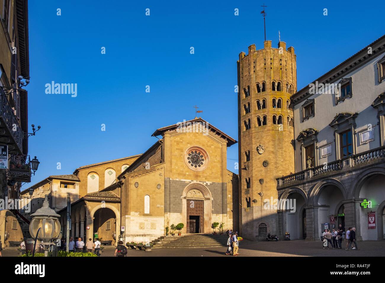 Orvieto, Ombrie / ITALIE - 2018/05/26 : à l'église Chiesa Sant Andrea Piazza Repubblica square dans le vieux quartier historique de temps Banque D'Images