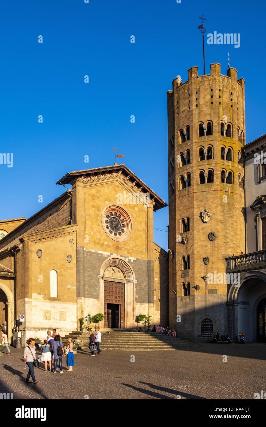 Orvieto, Ombrie / ITALIE - 2018/05/26 : à l'église Chiesa Sant Andrea Piazza Repubblica square dans le vieux quartier historique de temps Banque D'Images