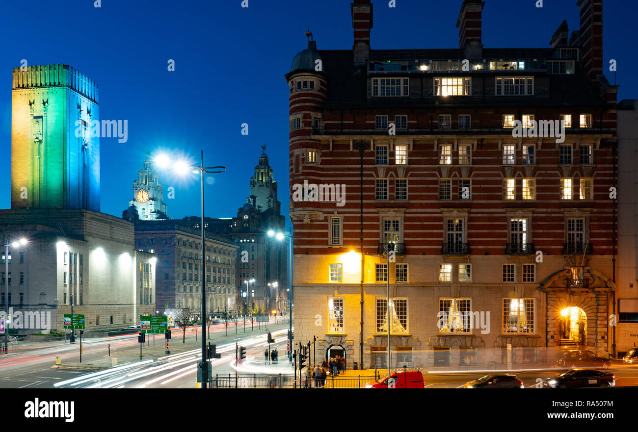 Albion House, 30 St James, Liverpool, ex White Star Shipping Line, maintenant un hôtel. Foie et Cunard Building en arrière-plan. Prises en novembre 2018. Banque D'Images