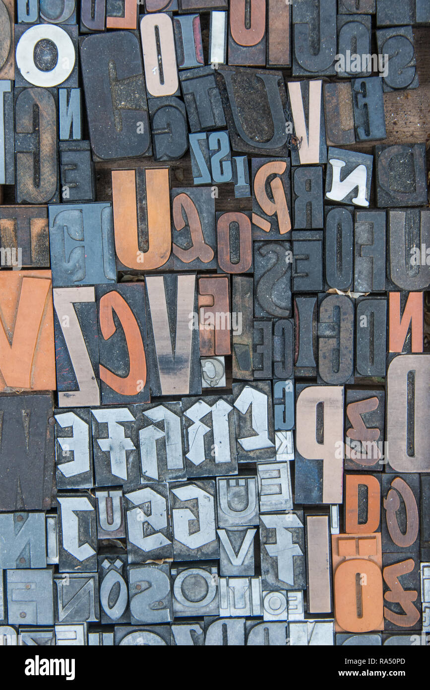 Imprimer des lettres de l'alphabet en miroir des caractères Photo Stock -  Alamy