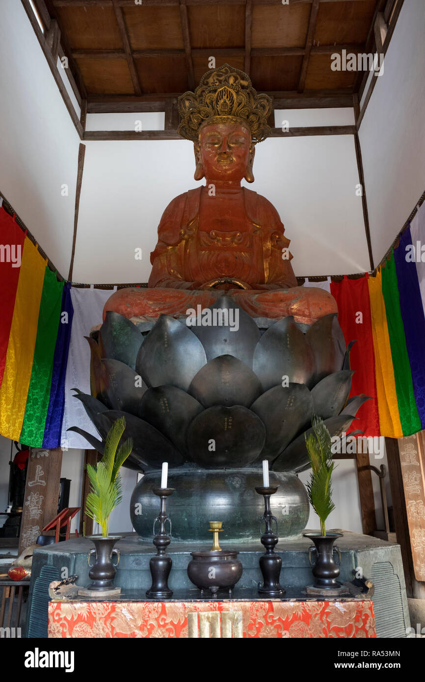 Nagasaki, Japon - 24 octobre 2018 : La figure de Vairochana le grand bouddha à la grande salle du Temple Kotaiji Banque D'Images