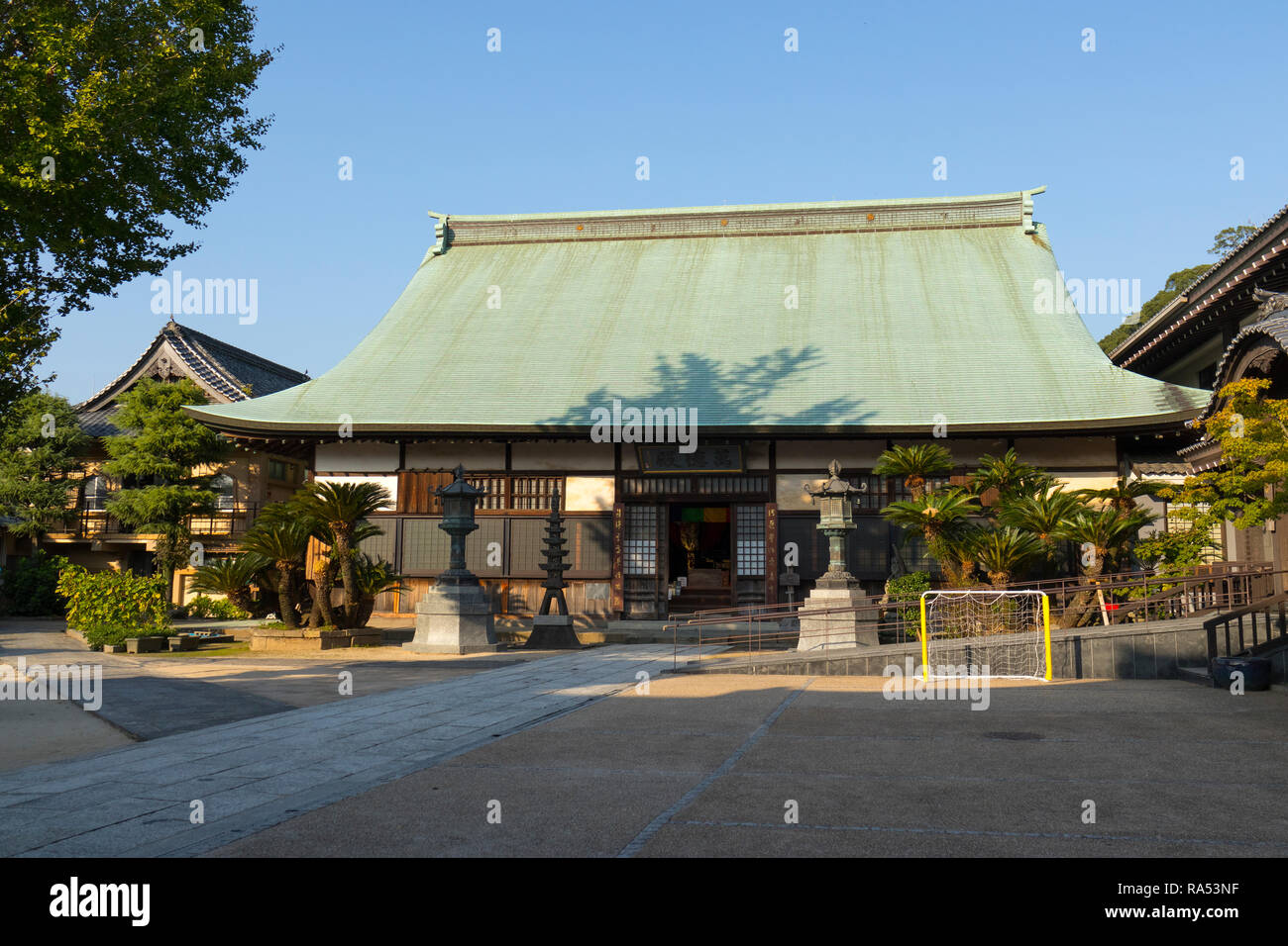 Nagasaki, Japon - 24 octobre 2018 : temple Kotaiji zen Soto, l'un des temples le long de la rue du Temple, Teramachi dori Banque D'Images