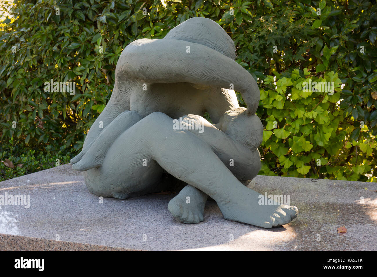 Nagasaki, Japon - 25 octobre 2018:Statue Protection de notre avenir par Peter de Jong, don de la ville de Middelburg, Pays-Bas pour la paix Par Nagasaki Banque D'Images
