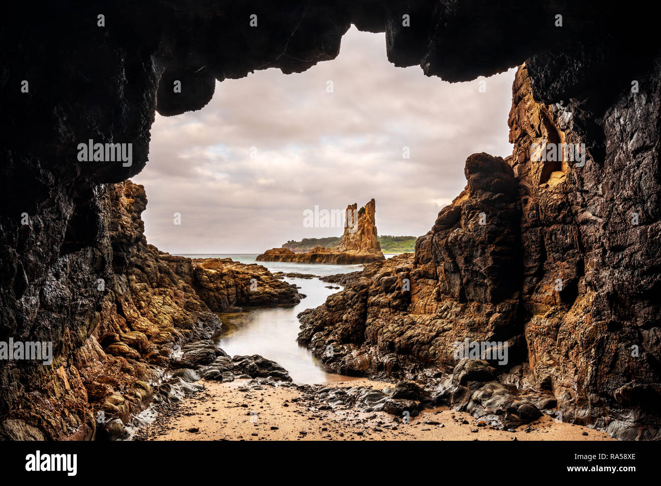 Voir le produit d'une caverne sur la célèbre cathédrale de Rock. Banque D'Images