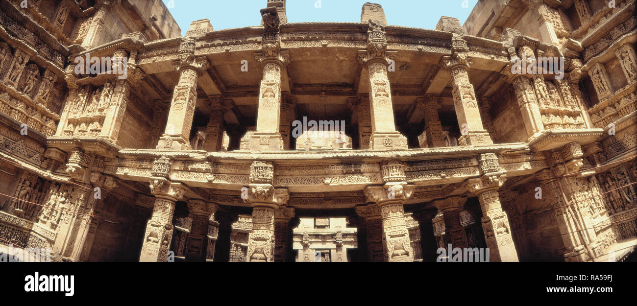 Sculpture ornant les colonnes, LES CAGES DE ADALAJ, Gujarat, Inde, Asie Banque D'Images