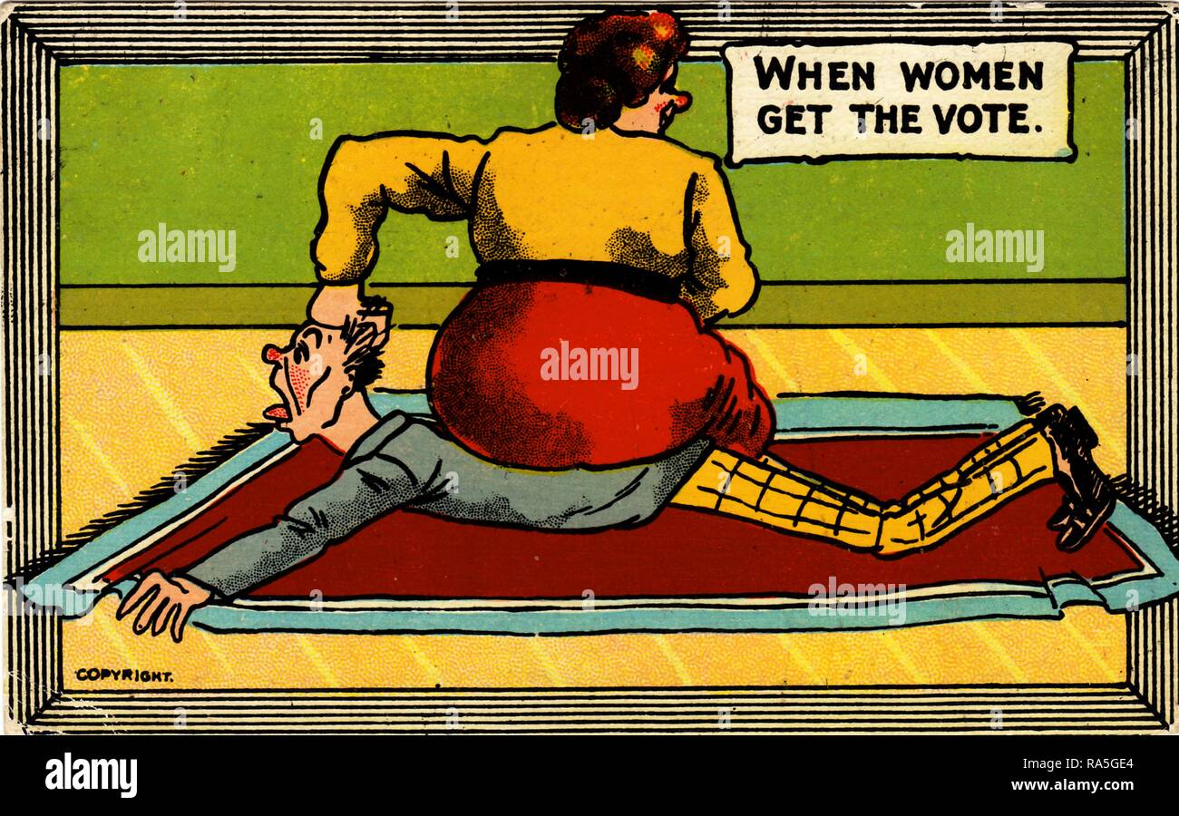 Couleur anti-suffrage universel, carte postale, représentant une grande femelle suffragette, vêtu d'un chemisier jaune et jupe rouge, assis sur le dessus d'un homme élancé (probablement son mari) et en tirant sa tête par les cheveux, avec le texte "Quand les femmes obtiennent le droit de vote" publié pour le marché britannique, 1900. () Banque D'Images