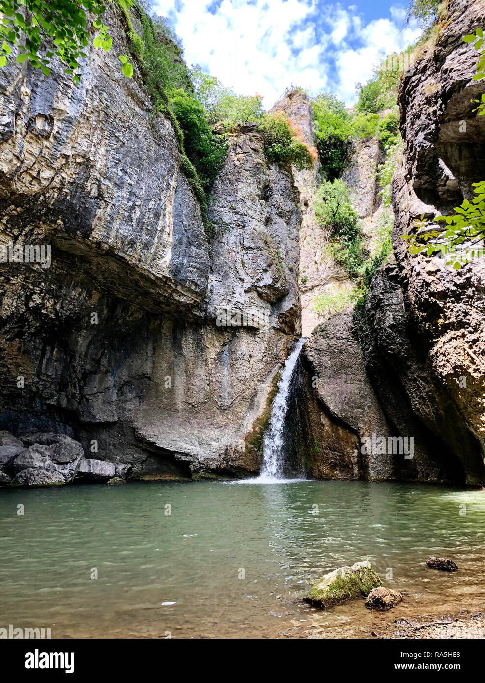 La cascade Momin Skok en Bulgarie Banque D'Images