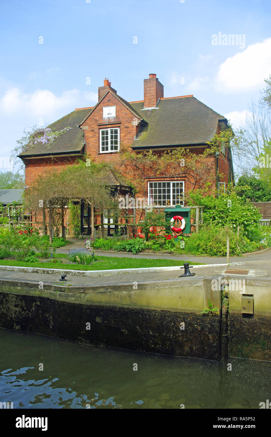 Maison éclusiers, Sonning Lock, Tamise, Berkshire Banque D'Images