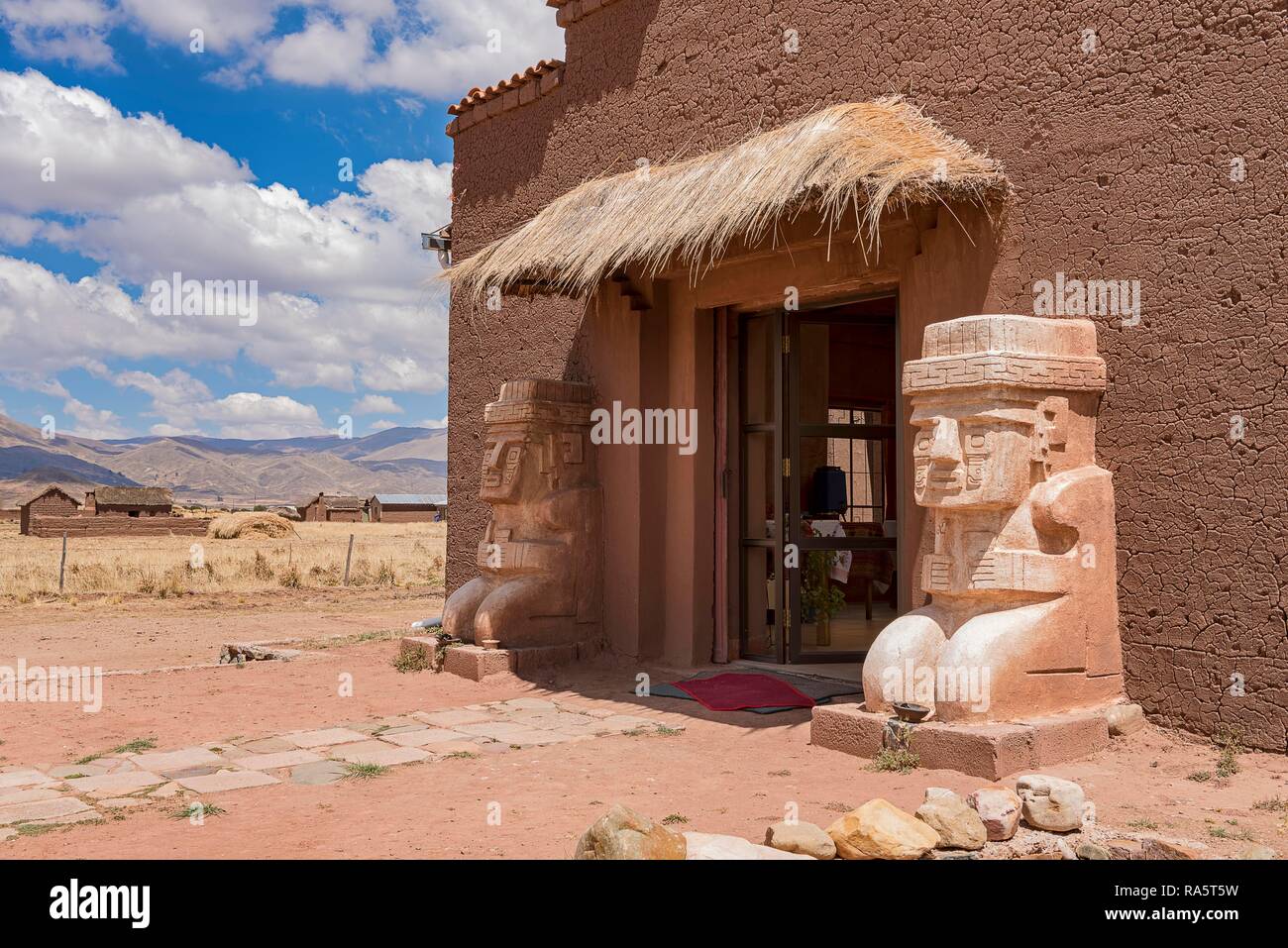 Entrée avec figures de pierre, Tihuanaku, ruines de cultures pré-Inca, Tihuanaku, Tiawanacu, Tiahuanaco, La Paz, Bolivie Banque D'Images