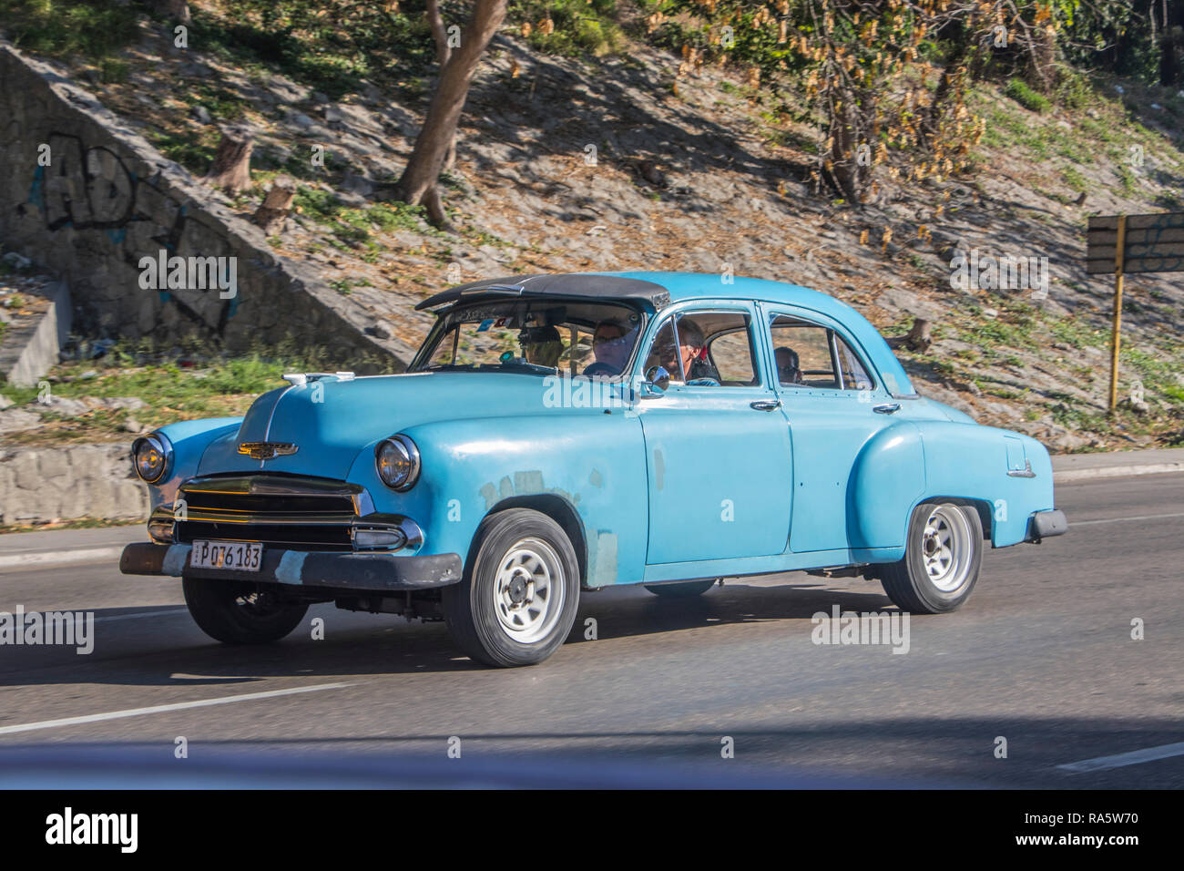 American Vintage bleu classique pour les conducteurs de voitures à La Havane, Cuba, Caraïbes Banque D'Images