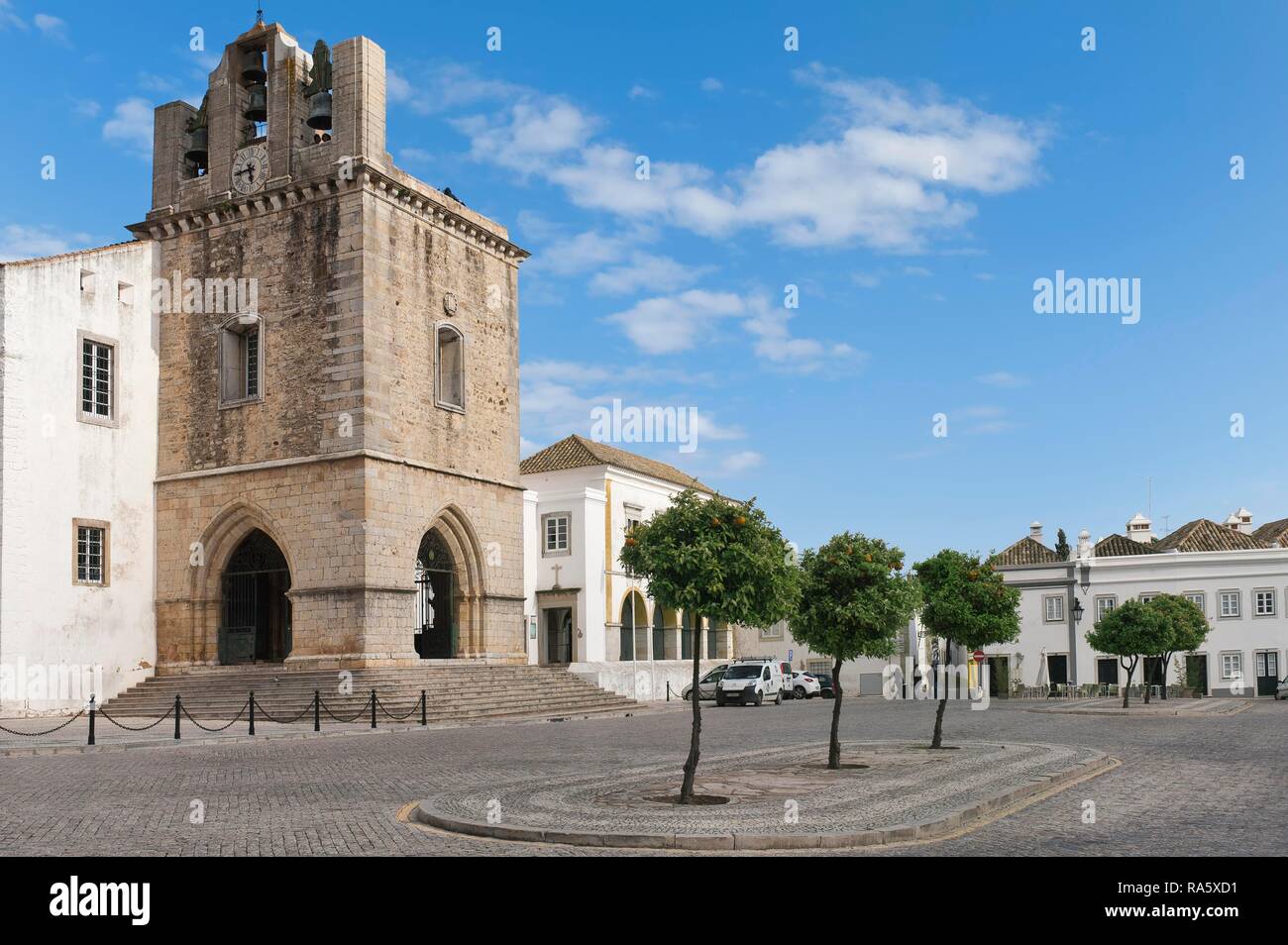 La Cathédrale de Faro au Largo da Se, Algarve, Portugal, Europe Banque D'Images