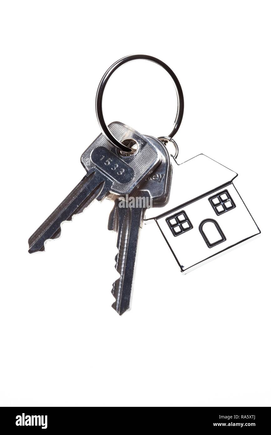 Deux clés avec une clé en métal en forme de tag comme une maison, image symbolique pour l'accueil, de l'immobilier Banque D'Images