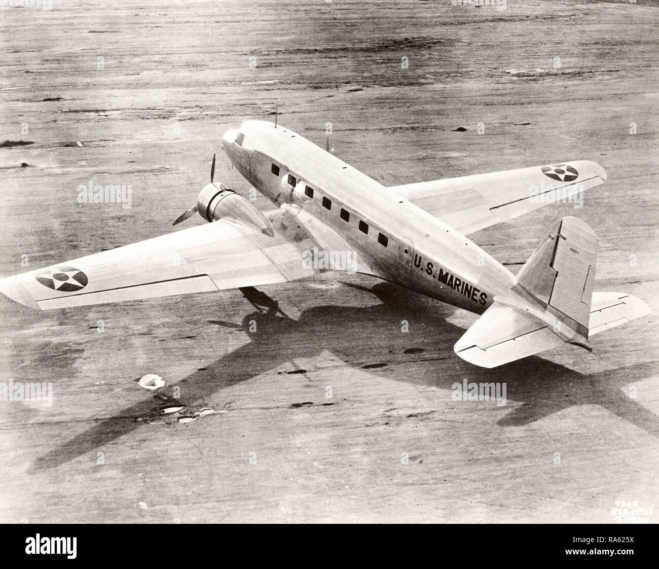 R2D-1 par avion Douglas DC-2 - avion pour l'armée Photo Stock - Alamy