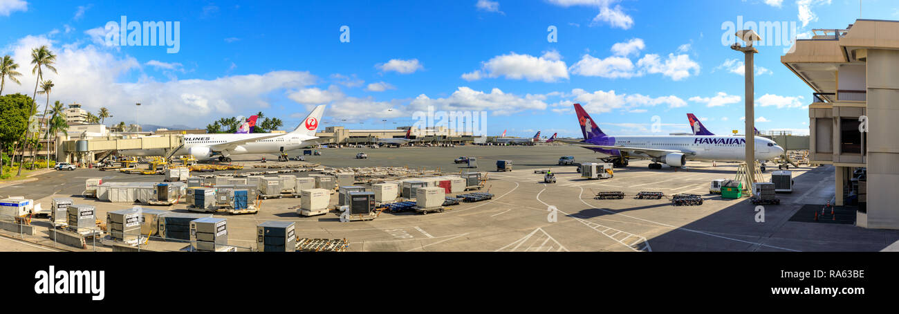 Honolulu, Hawaii - Dec 22, 2018 : les avions à réaction de l'Hawaiian Airlines à l'Aéroport International d'Honolulu Banque D'Images