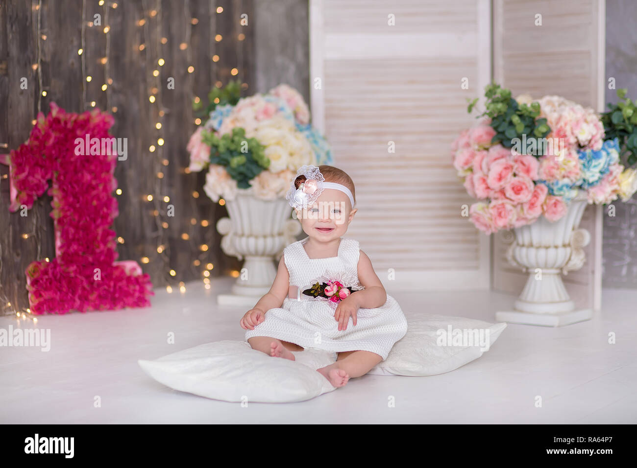Mignon Bebe Fille 1 2 Ans Assis Au Sol Avec Ballons Roses En Prix Plus De Blanc Isolees Fete D Anniversaire La Celebration Joyeux Anniversaire Bebe Peu Photo Stock Alamy Mignon Bebe Fille 1 2 Ans Assis Au Sol Avec Ballons Roses En Prix Plus De Blanc Isolees Fete D Anniversaire La Celebration Joyeux Anniversaire Bebe Peu Photo Stock Alamy