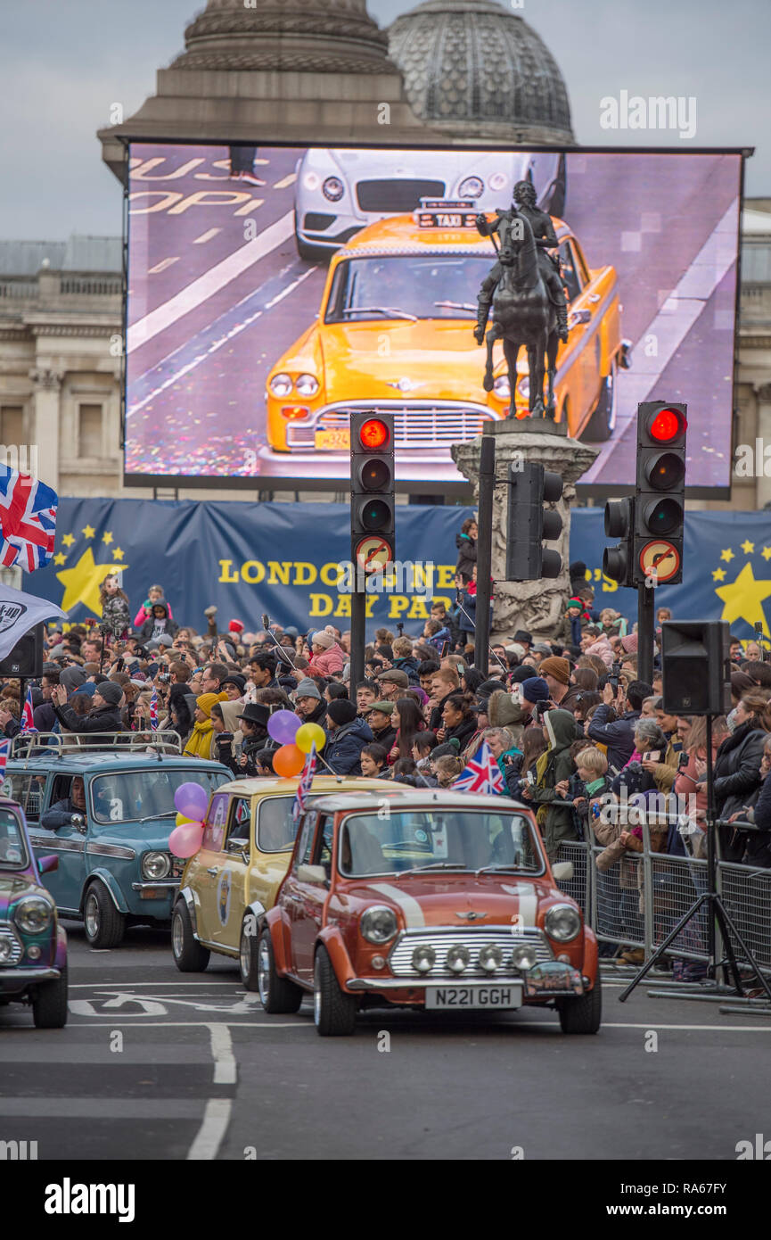 Westminster, London, UK. 1er janvier 2019. L'Assemblée Londres New Years Day Parade a lieu sur une route de Piccadilly à Parliament Square, suivis par des milliers. Le thème de cette année est Londres accueille le monde. Image : Londres et le Surrey Mini Owners Club, UK. Credit : Malcolm Park/Alamy Live News. Banque D'Images