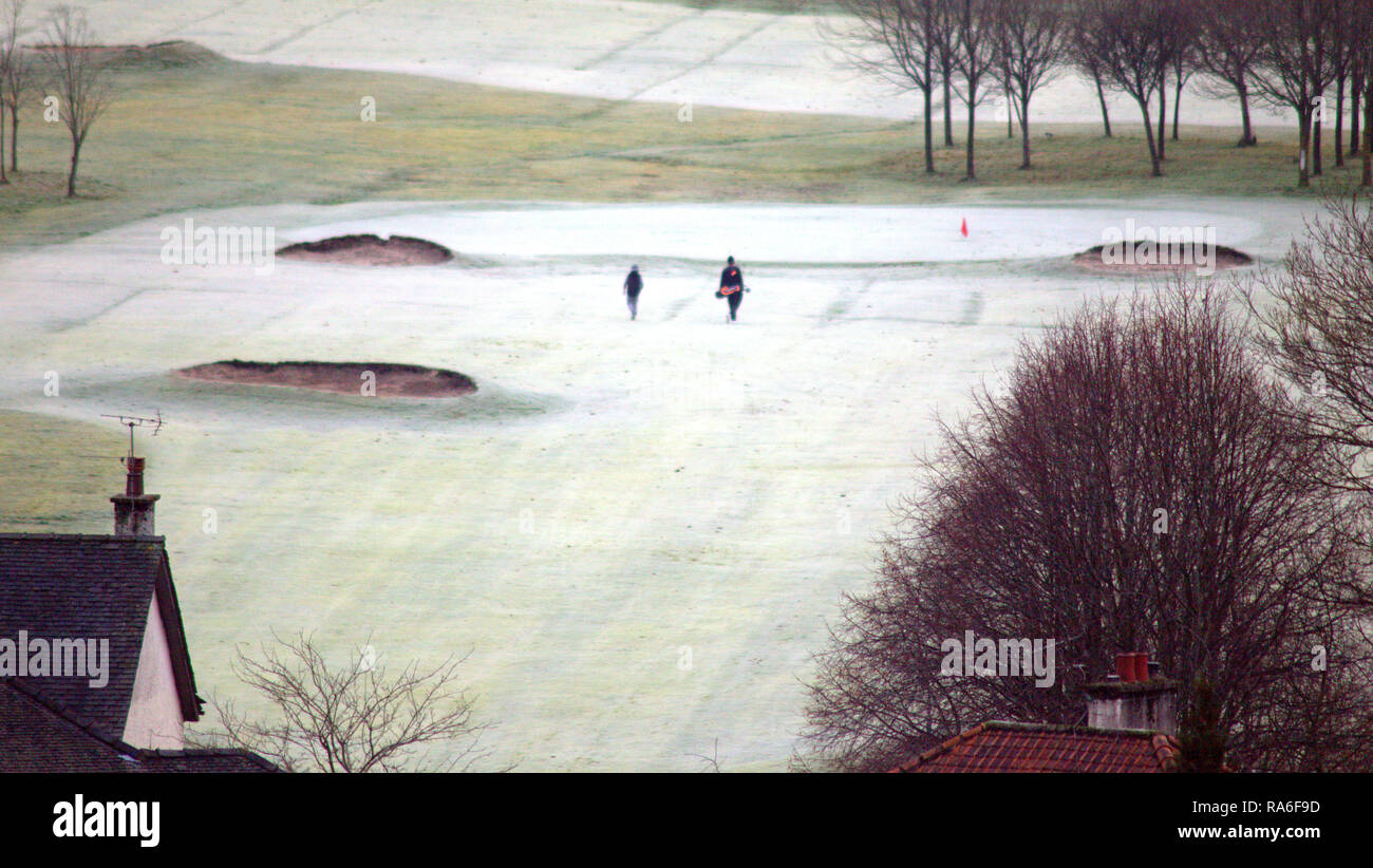 Glasgow, Écosse, Royaume-Uni, 2 janvier, 2019. Météo France : Les verts de Knightswood golf sont devenus blancs du gel du jour au lendemain un doux nouvelle année a vu la base de la prochaine bête de l'est comme un ciel clair comme un matin de gel a frappé la ville comme l'aube de quitter un livre blanc sur la partie sud de la ville. Gerard crédit Ferry/Alamy Live News Banque D'Images