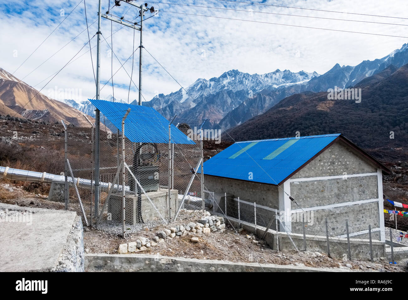 Petite station hydro-électrique à Kjanjin Gompa dans le Langtang, Népal Banque D'Images