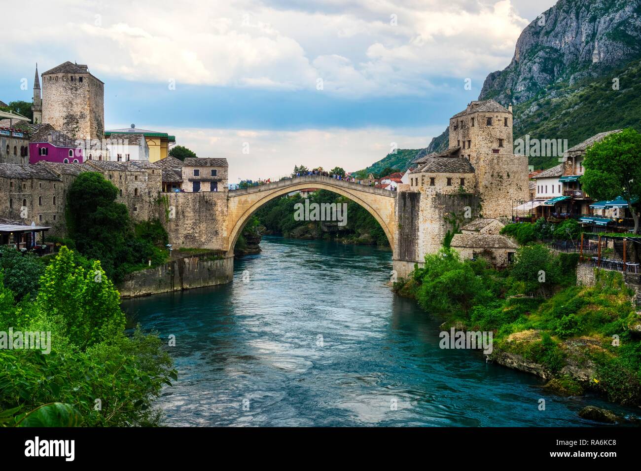 Pont sur la rivière Neretva Mostar, UNESCO World Heritage Site, Mostar, Bosnie-Herzégovine Banque D'Images