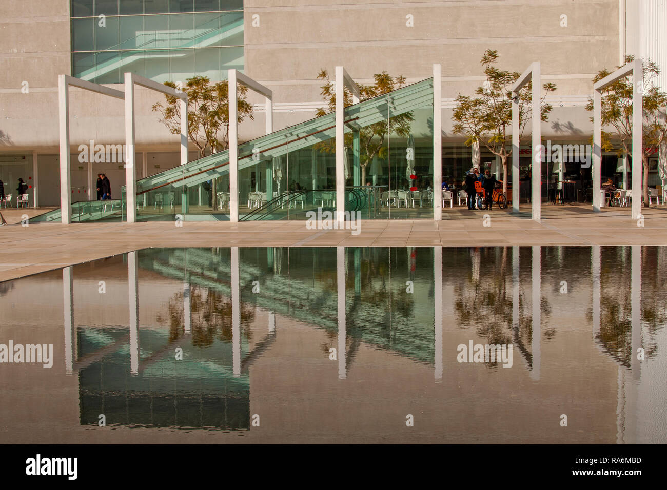 Israël, Tel Aviv, place Habima. La culture AKA carré avec le Habina théâtre naturel et la salle de concert philharmonique israélien Banque D'Images