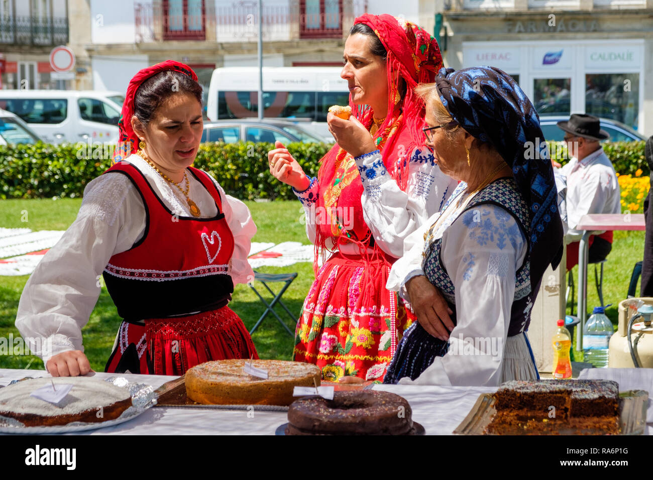 Viana do Castelo, Portugal - 5 mai 2018 : les préparatifs de la fête des roses de Vila Franca do Lima, Viana do Castelo, Portugal Banque D'Images