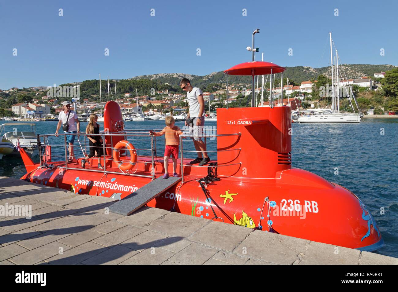 Bateau semi-submersible, port, Rab, Rab, Primorje-Gorski Kotar, Croatie Banque D'Images