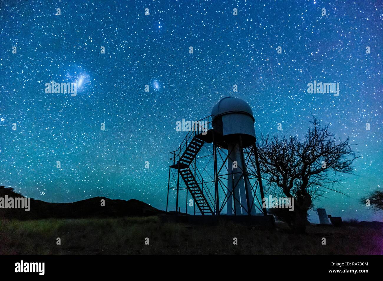 Observatoire sous un ciel étoilé, Farm Rooisand, Namibie Banque D'Images
