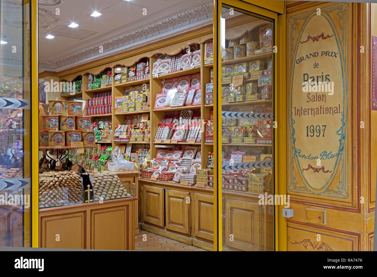 Magasin de bonbons, vieille ville, Menton, Côte d'Azur, France Banque D'Images