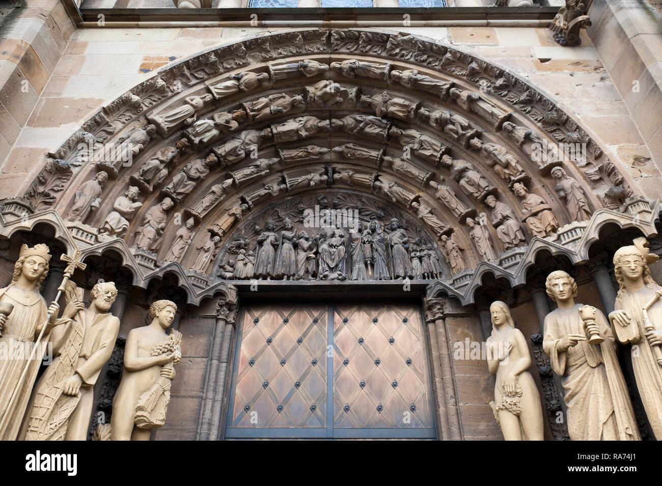 En chiffres le portail principal, la cathédrale de Trèves, Hohe Domkirche St. Peter zu Trèves, Rhénanie-Palatinat, Allemagne Banque D'Images