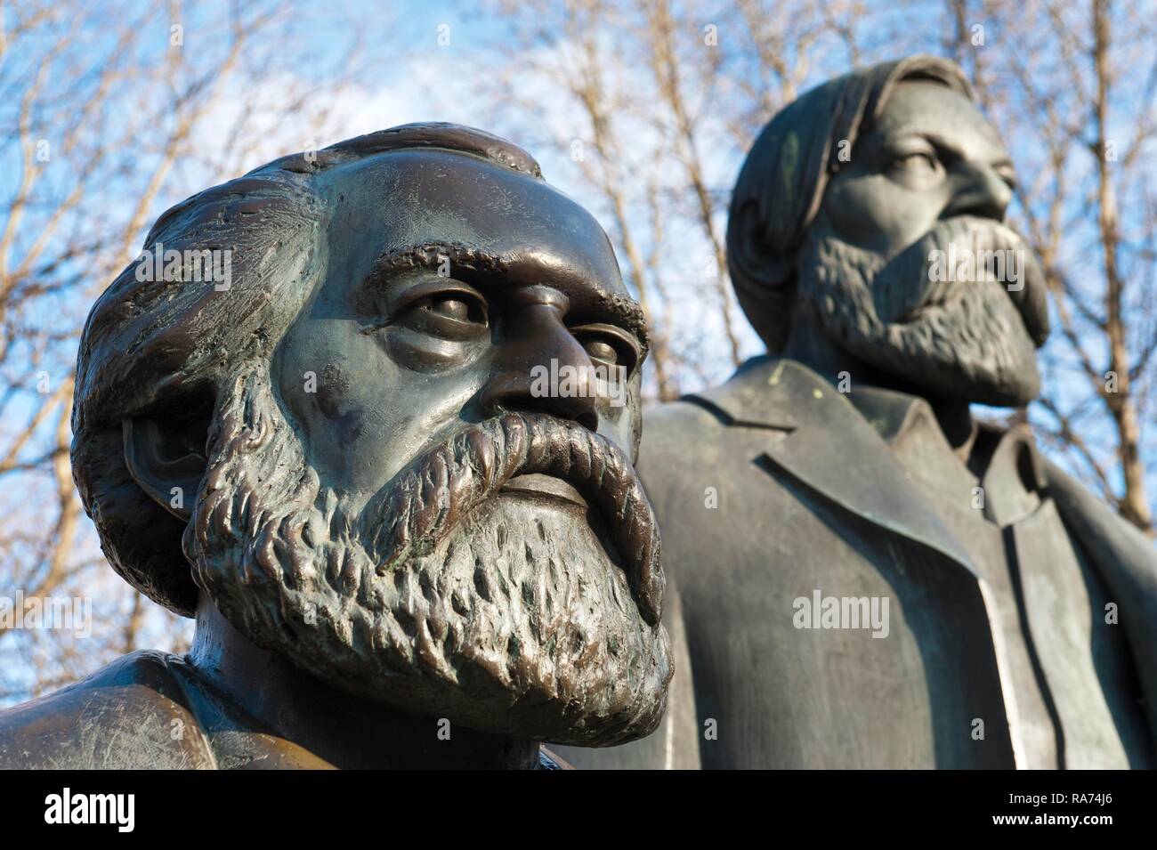 Marx-Engels, monument-Forum, Karl-Liebknecht Bridge, pont de Liebknecht, Berlin Mitte, Berlin, Allemagne Banque D'Images