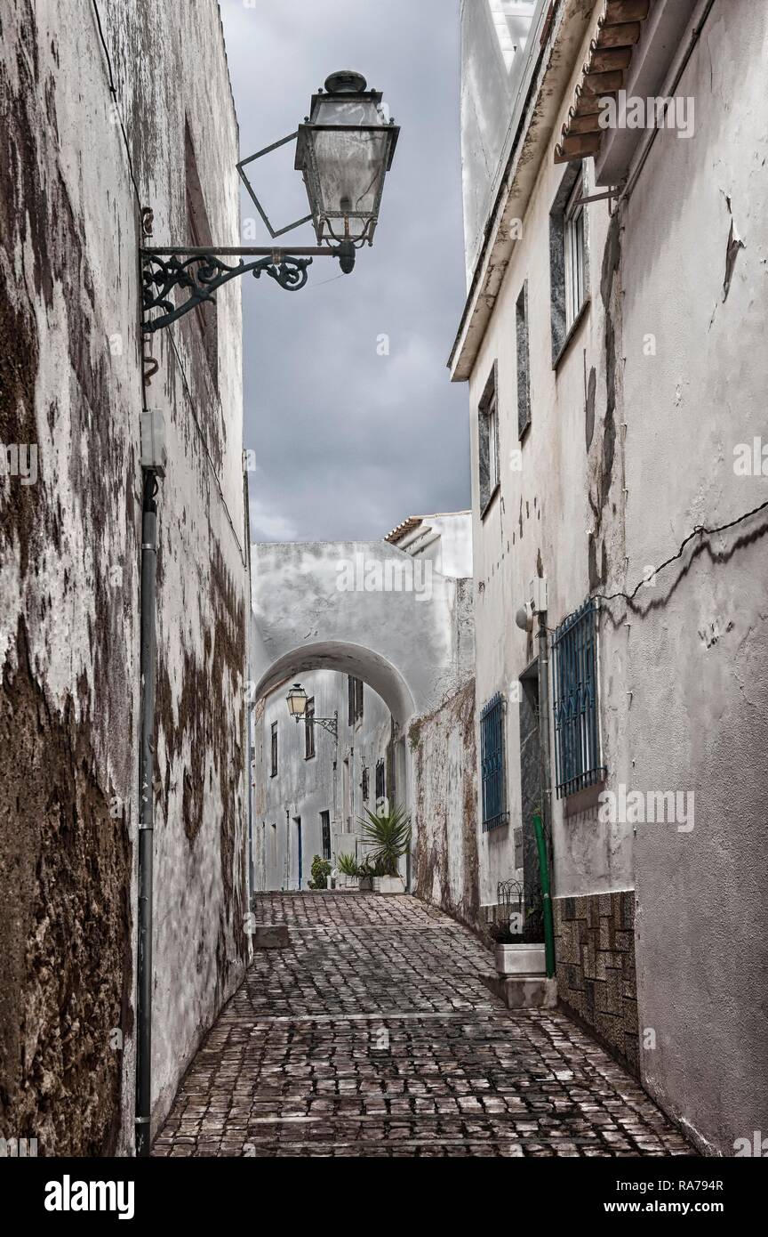 Ruelle de la ville historique, Albufeira, Algarve, Portugal, Europe Banque D'Images
