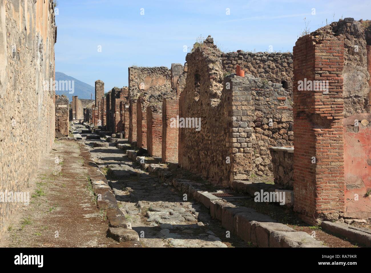 Ruines sur Via dell'abbondanza street, Rue de l'Abondance, Pompéi, Campanie, Italie, Europe Banque D'Images
