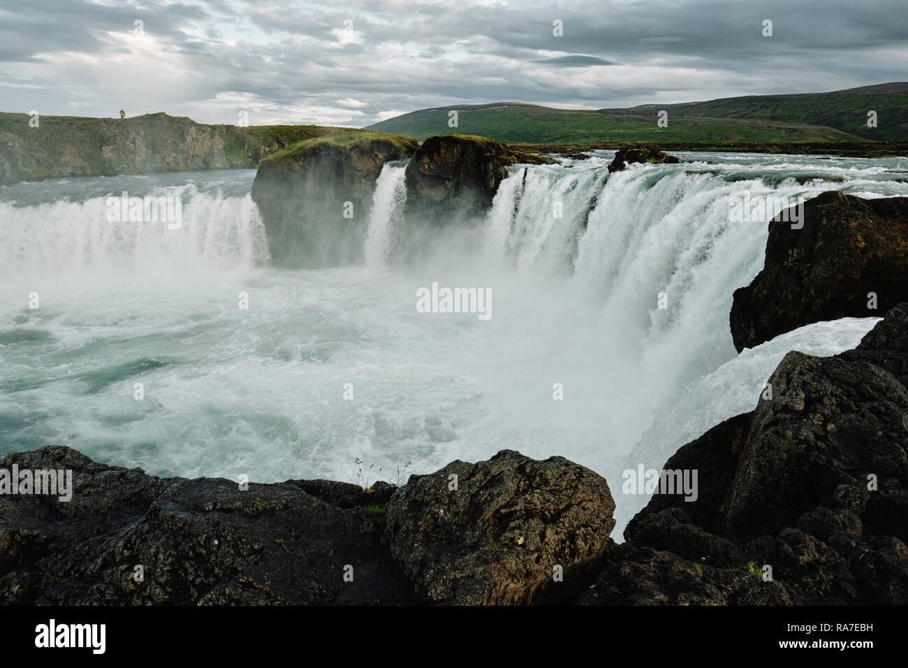 Cascade Godafoss en Islande du nord. Le Goðafoss (Islandais : 'cascade des dieux") est une cascade en Islande sur la rivière Skjálfandafljót. Banque D'Images