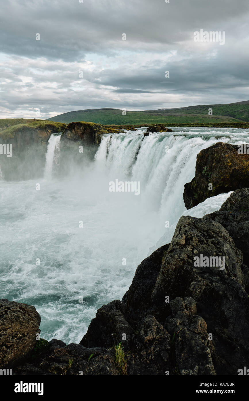Cascade Godafoss en Islande du nord. Le Goðafoss (Islandais : 'cascade des dieux") est une cascade en Islande sur la rivière Skjálfandafljót. Banque D'Images