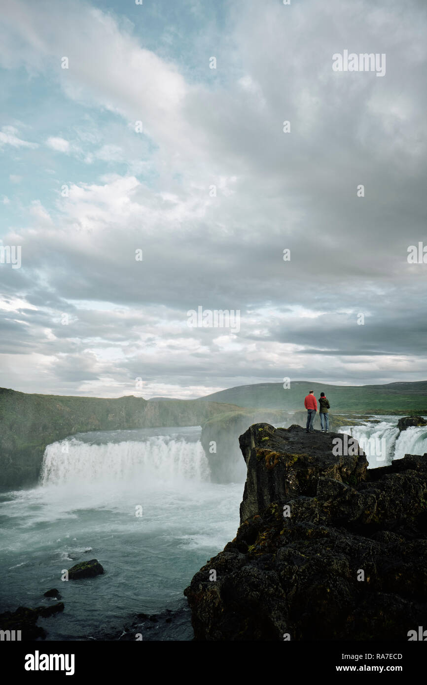 Cascade Godafoss en Islande du nord. Le Goðafoss (Islandais : 'cascade des dieux") est une cascade en Islande sur la rivière Skjálfandafljót. Banque D'Images