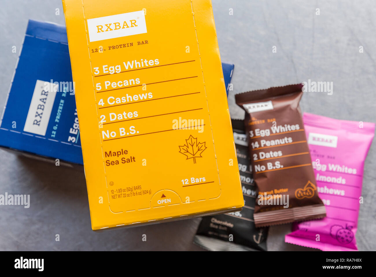 Une variété de RX emballés de marque Bar barres protéinées Banque D'Images