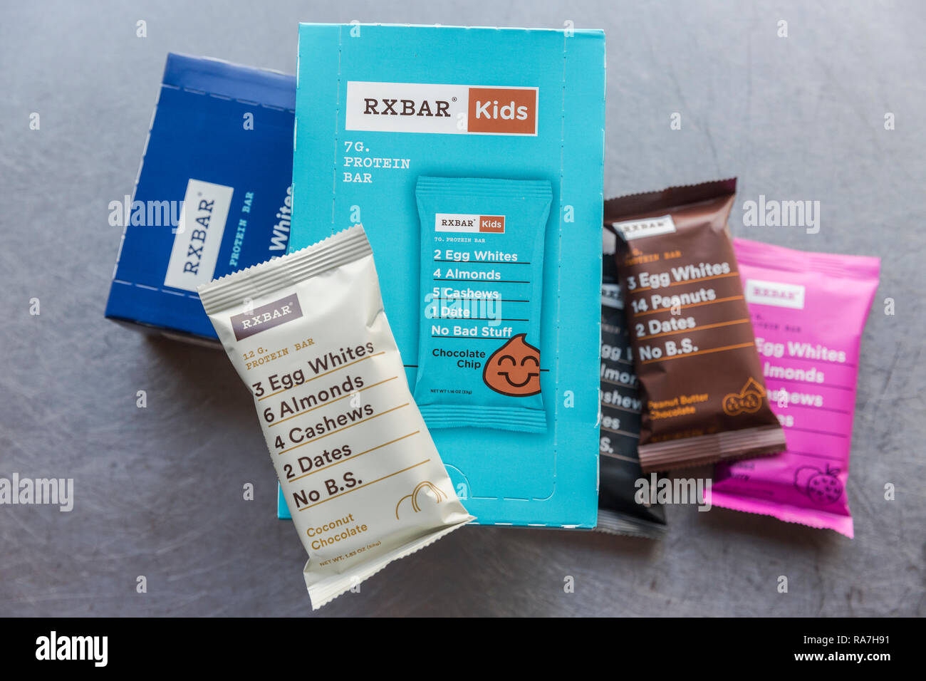 Une variété de RX emballés de marque Bar barres protéinées Banque D'Images