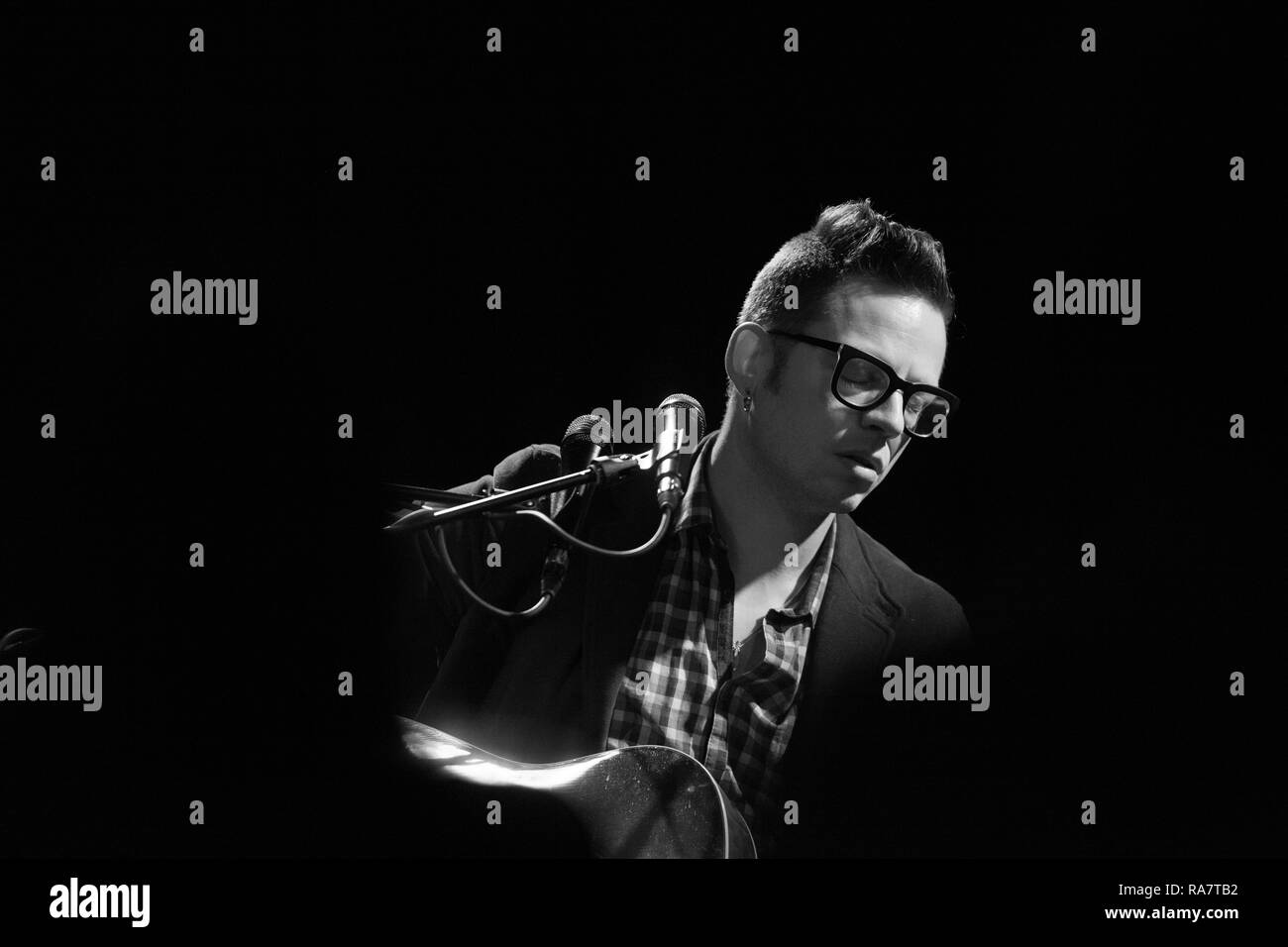 La chanteuse norvégienne, auteur-compositeur et musicien Jarle Norman Bernhoft-Sjødin est mieux connu comme Bernhoft et ici effectue un concert au Village Studio d'enregistrement à Copenhague. Le Danemark, 23/02 2014. À l'exception du Danemark Banque D'Images