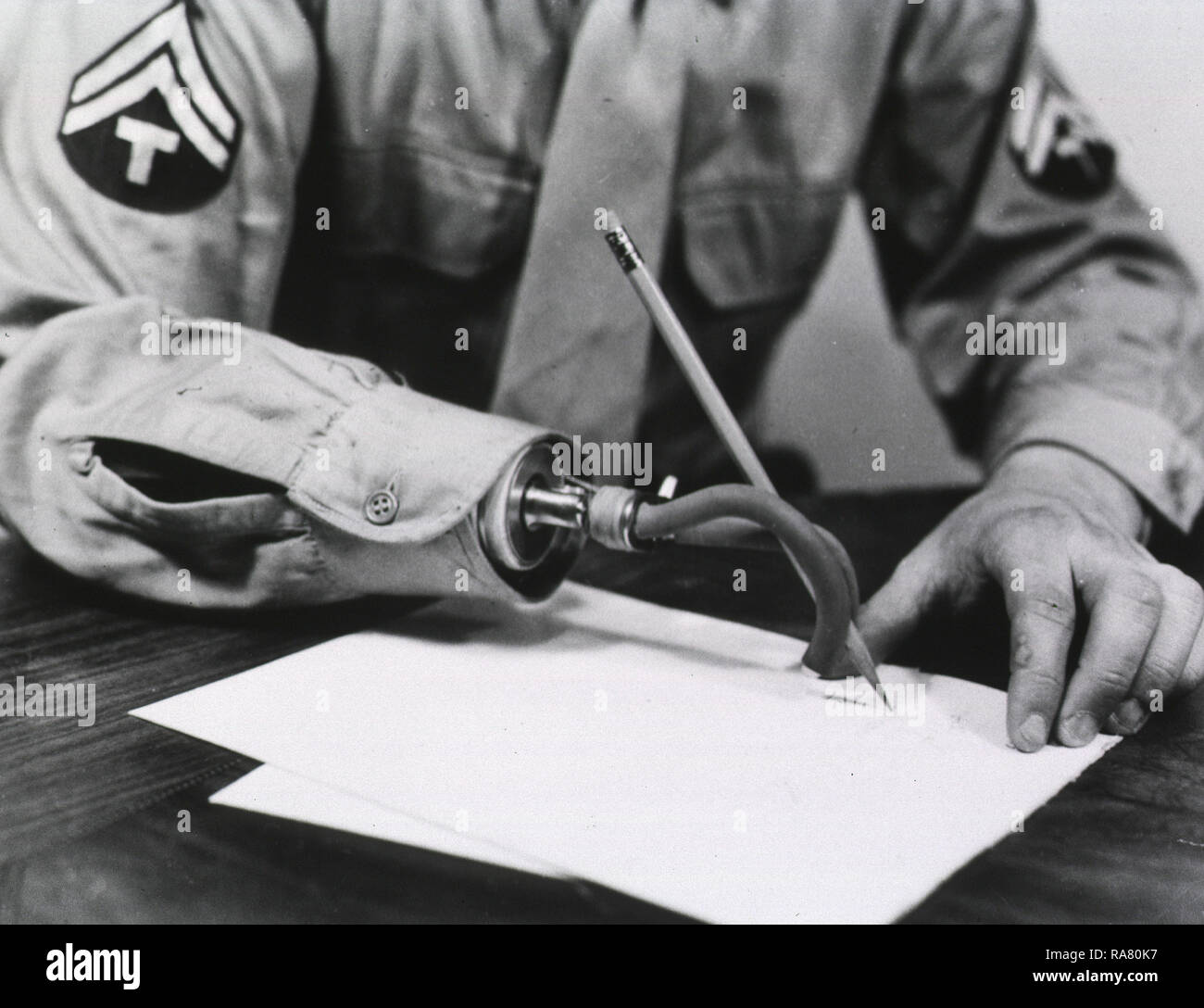 Soldier writing a letter Banque de photographies et d'images à haute  résolution - Alamy