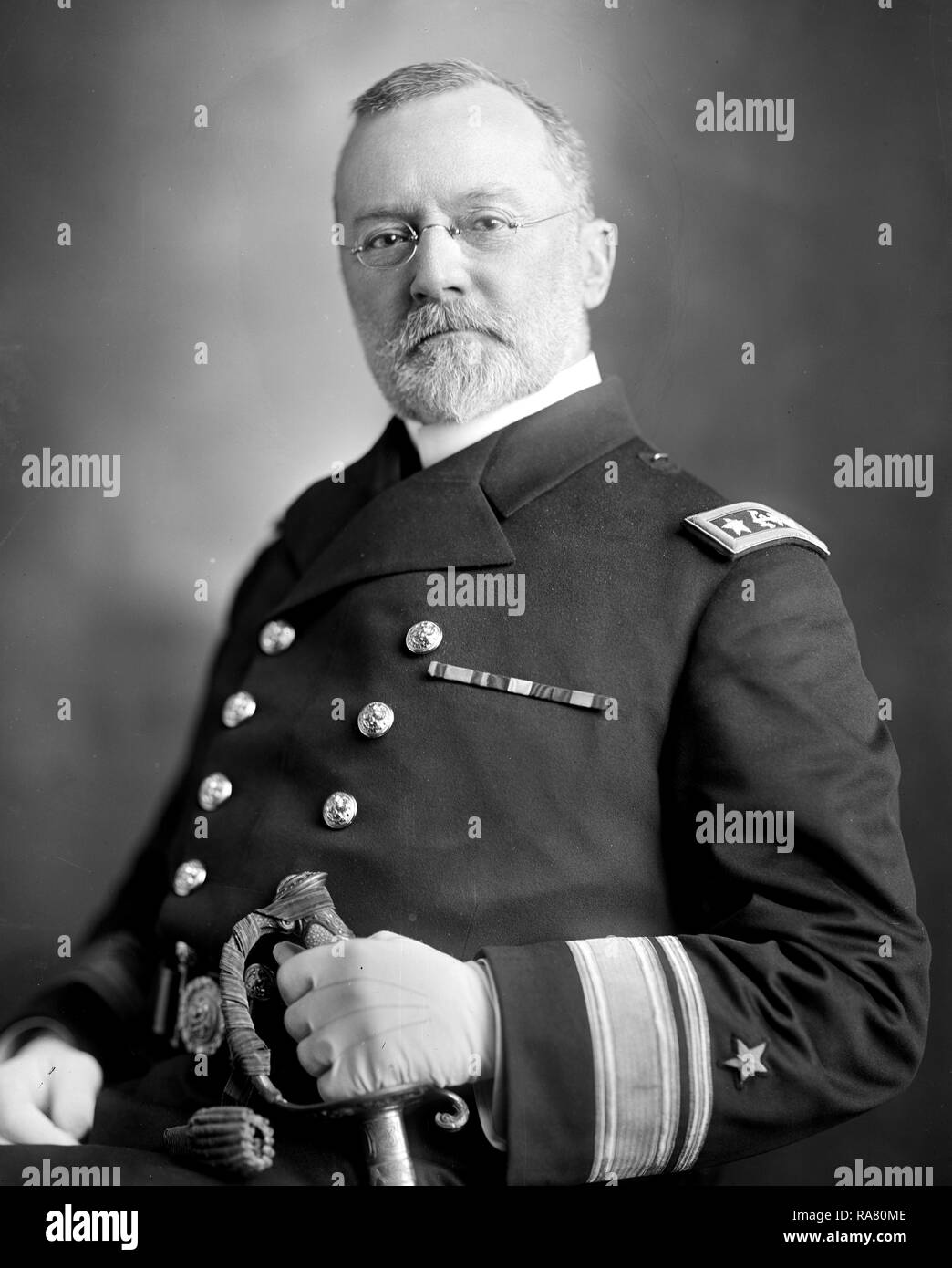 L'amiral Edward Barry (Buttevant prises ca. 1905-1938) a été forcé d'reseign qu'il a été accusé d'une liason entre lui et un garçon de cabine à bord du USS West Virginia. Banque D'Images