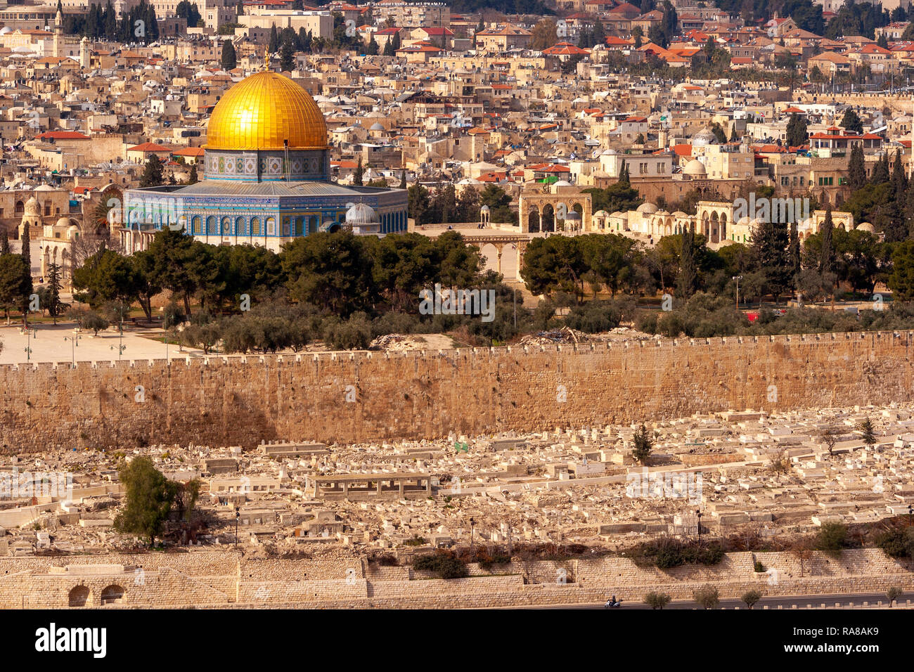 Vue sur Jérusalem et le Mont du Temple avec le dôme du Rocher et le Mont des Oliviers. Palestine - Israël Banque D'Images