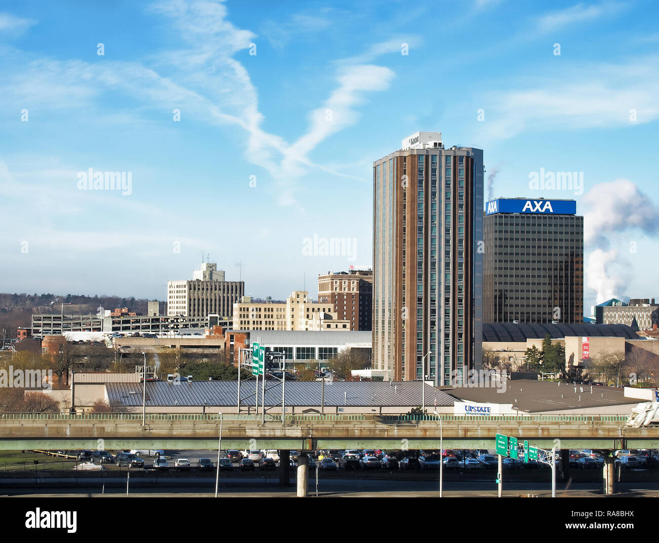 Syracuse, New York, USA. 2 janvier, 2019. Vue sur le centre-ville de Syracuse, New York de la Syracuse University Hill sur une claire matinée d'hiver Banque D'Images