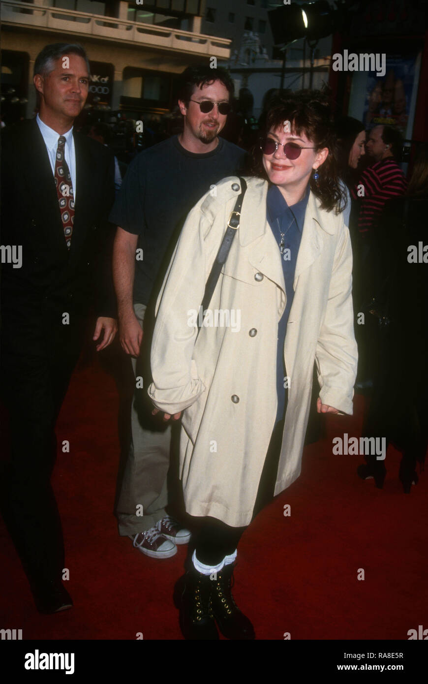 HOLLYWOOD, CA - le 19 juillet : L'actrice Julia Sweeney assiste à Paramount Pictures' 'Coneheads' création le 19 juillet 1993 au Mann Chinese Theatre à Hollywood, Californie. Photo de Barry King/Alamy Stock Photo Banque D'Images