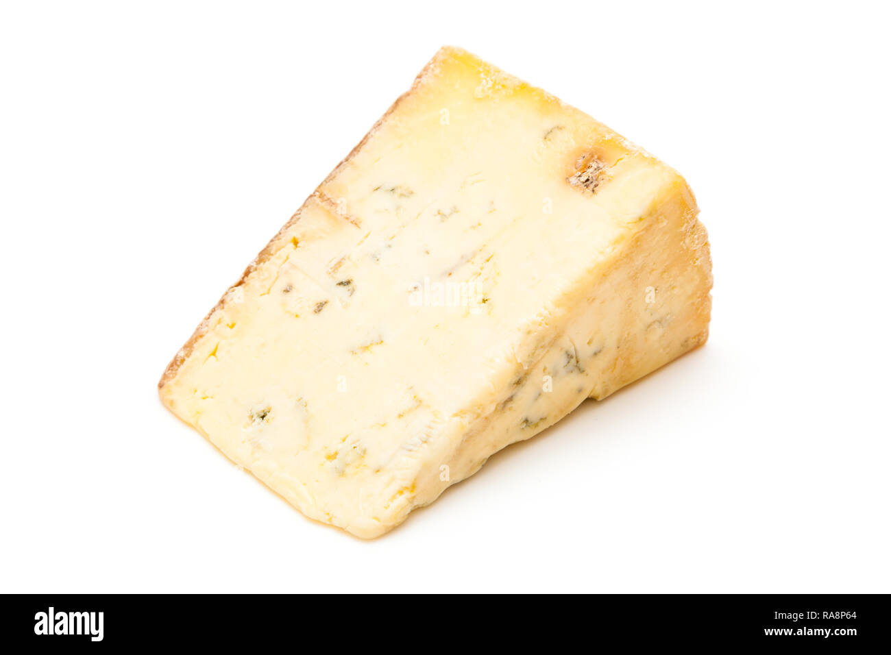 Le fromage stilton bleu mature isolated on a white background studio. Banque D'Images