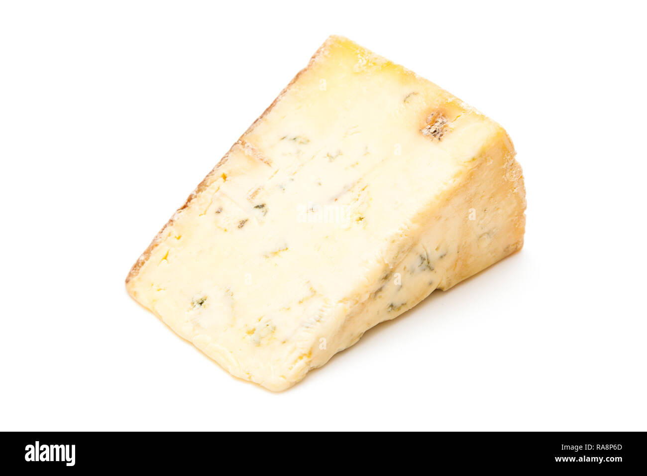 Le fromage stilton bleu mature isolated on a white background studio. Banque D'Images