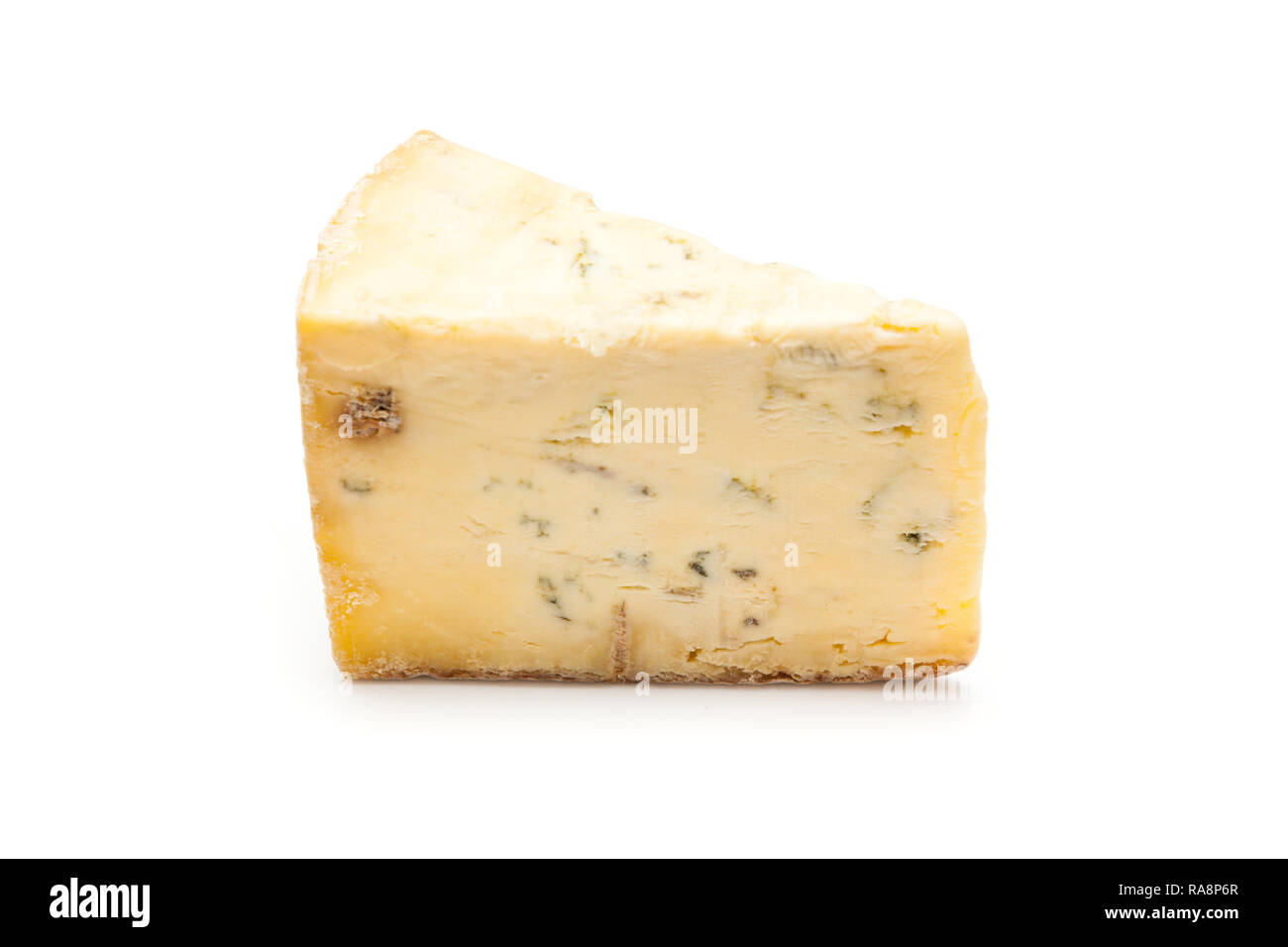 Le fromage stilton bleu mature isolated on a white background studio. Banque D'Images