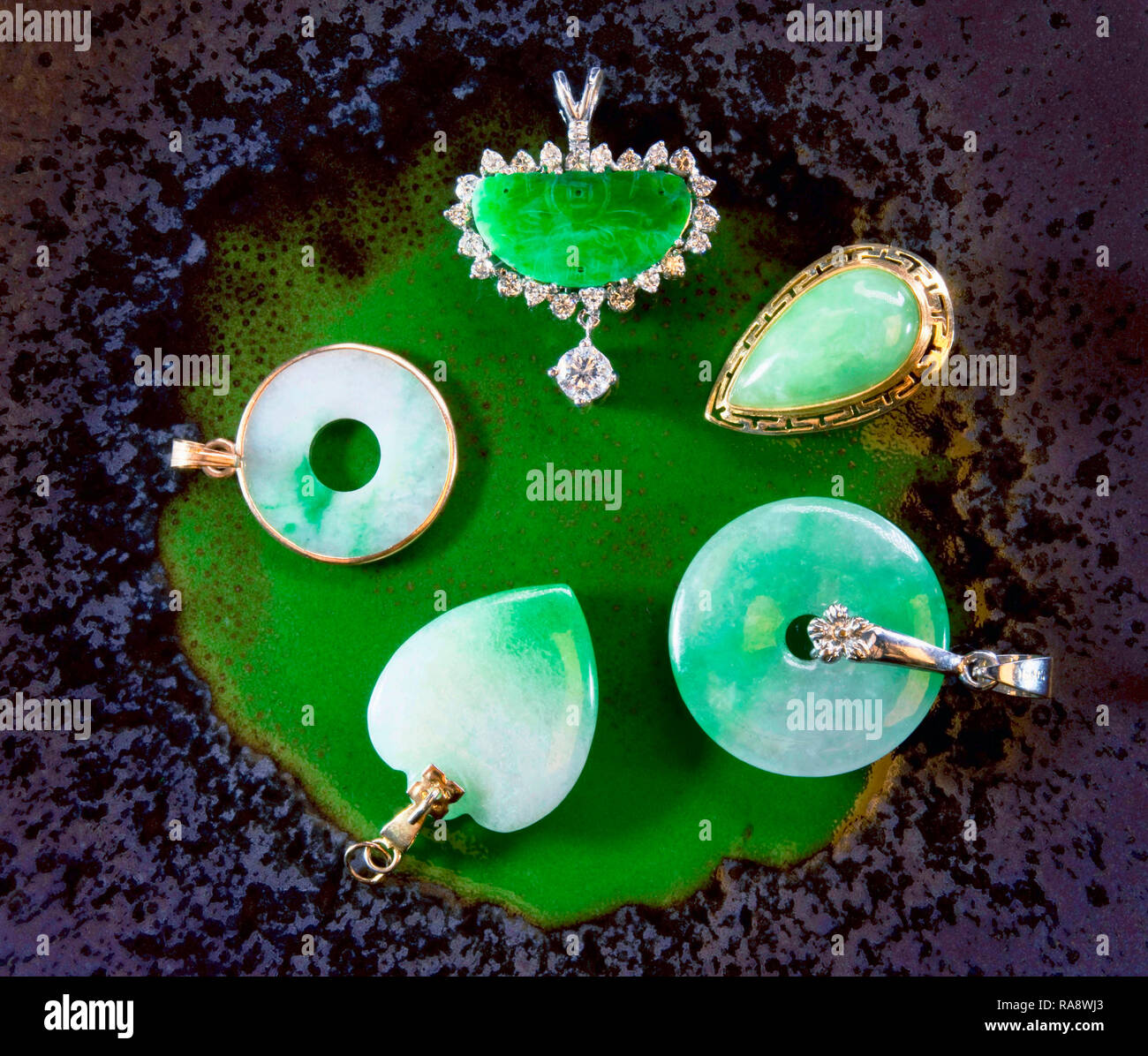 Bijoux jadéite birmane maintenant plus coûteux que l'or. Banque D'Images