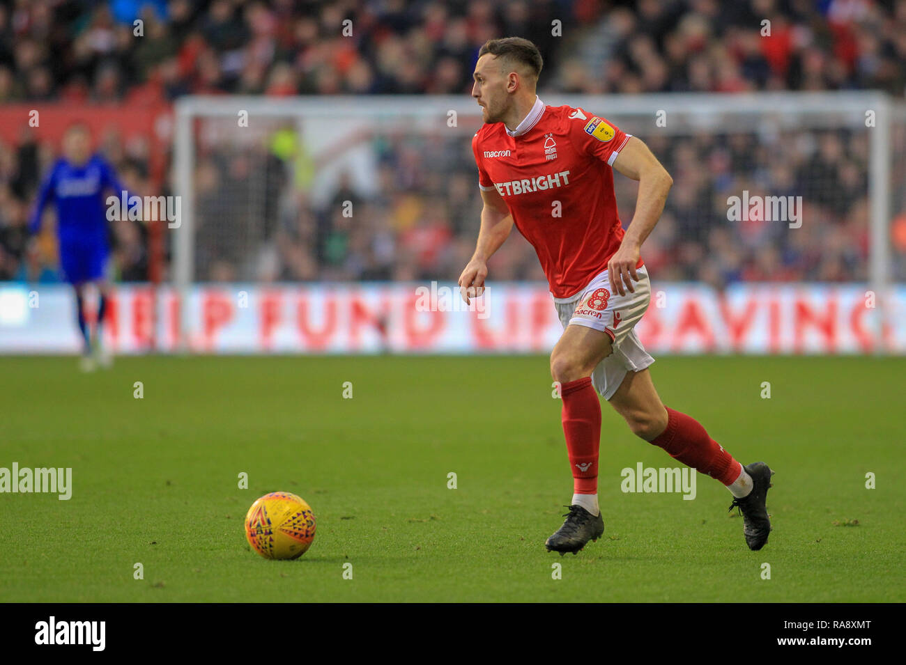 1er janvier 2019, la masse de la ville, Nottingham, Angleterre ; Sky Bet Championship, Nottingham Forest contre Leeds ; Jack Robinson de Nottingham Forrest avec la balle Crédit : Craig Milner/News Images images Ligue de football anglais sont soumis à licence DataCo Banque D'Images