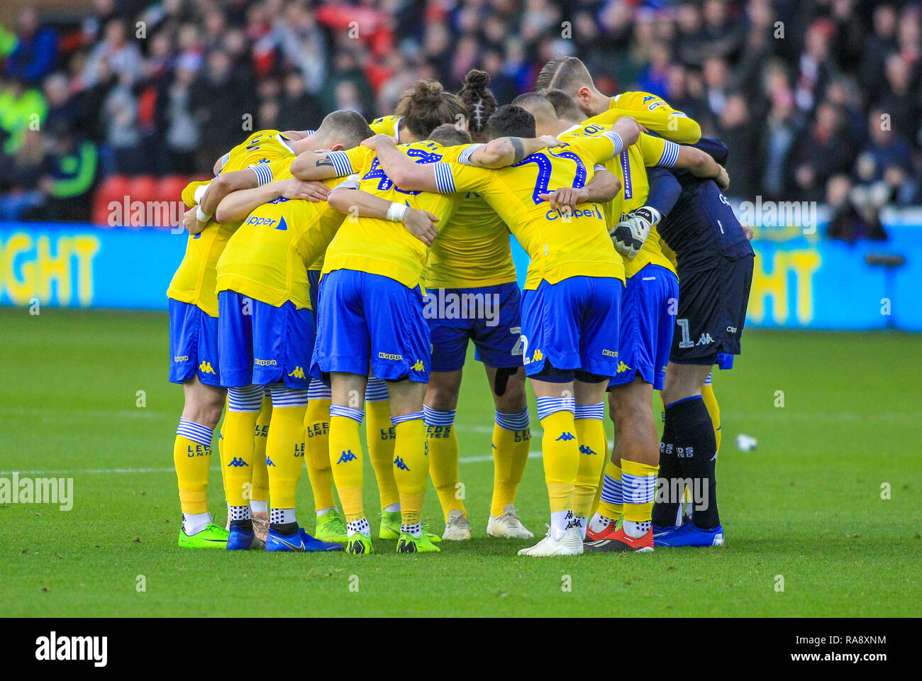 1er janvier 2019, la masse de la ville, Nottingham, Angleterre ; Sky Bet Championship, Nottingham Forest contre Leeds Leeds ; Huddle avant le coup d'équipe Crédit : Craig Milner/News Images images Ligue de football anglais sont soumis à licence DataCo Banque D'Images